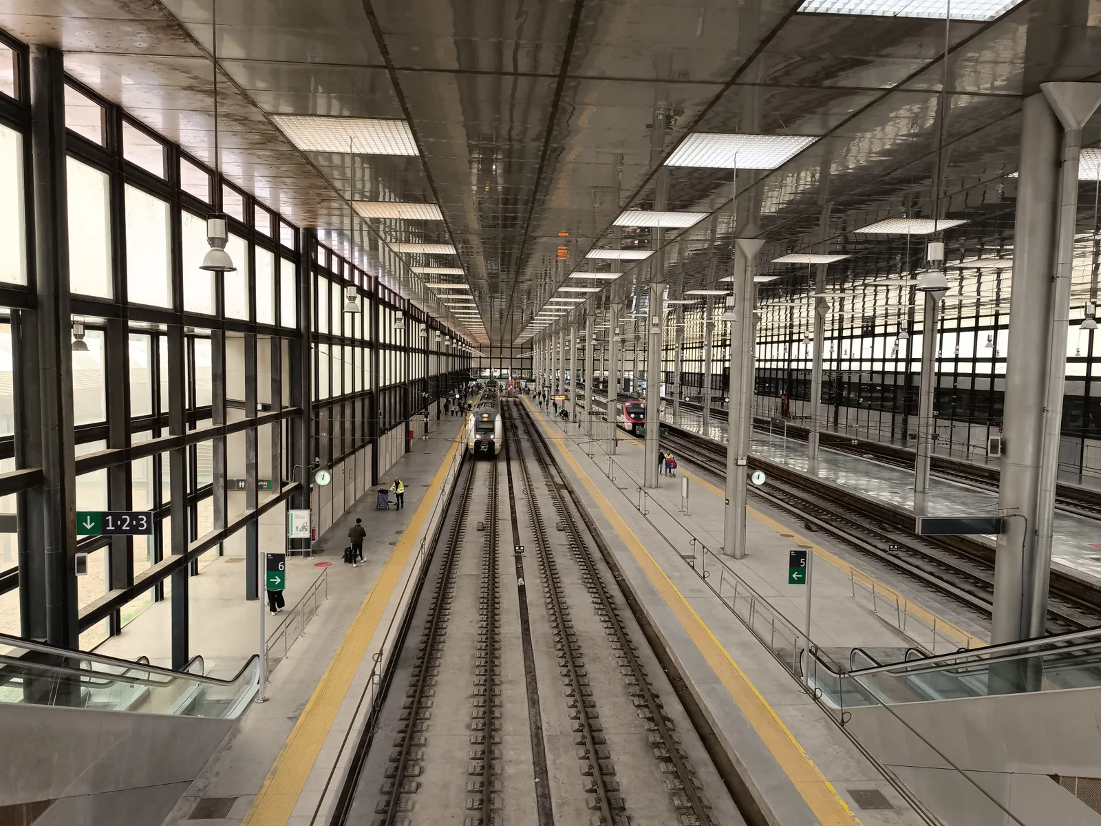 רציף רכבות בספרד, המעבר בין מדריד לברצלונה
